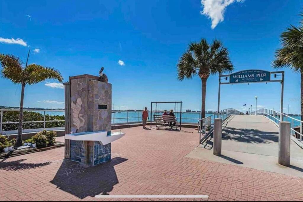 In The Center Of Gulfport, Min Away From The Beach! Αγία Πετρούπολη Εξωτερικό φωτογραφία