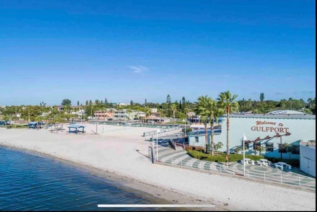 In The Center Of Gulfport, Min Away From The Beach! Αγία Πετρούπολη Εξωτερικό φωτογραφία
